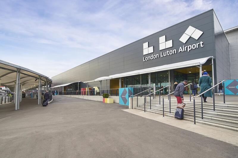 Aena se libera del embargo en el aeropuerto de Luton tras un acuerdo con NextEra
