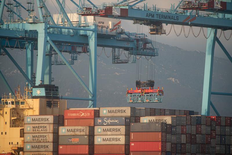 El déficit comercial sufre un descenso del 10,7% en los primeros siete meses