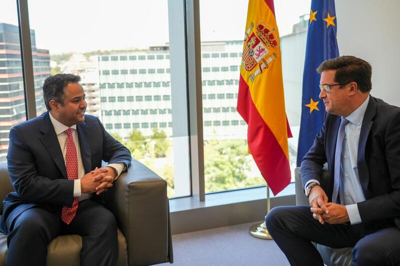 El Gobierno se reúne con STC tras la solicitud de los saudíes para adquirir una participación en Telefónica
