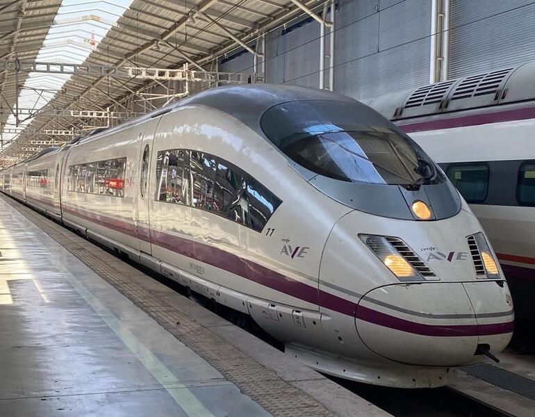 Renfe anuncia un ambicioso plan de contratación: 330 operadores comerciales y 300 trabajadores de talleres