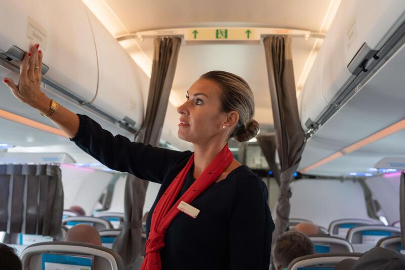 Iberia Express incorpora la lengua de signos en la formación de sus tripulantes de cabina