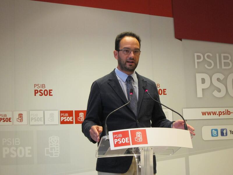 López elige a Antonio Hernando, su colaborador en Moncloa, para el cargo de secretario de Estado de Telecomunicaciones