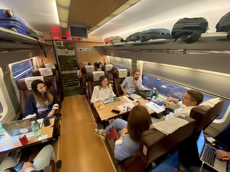Seis startups lanzan sus proyectos a inversores en un AVE que conecta Madrid y Sevilla