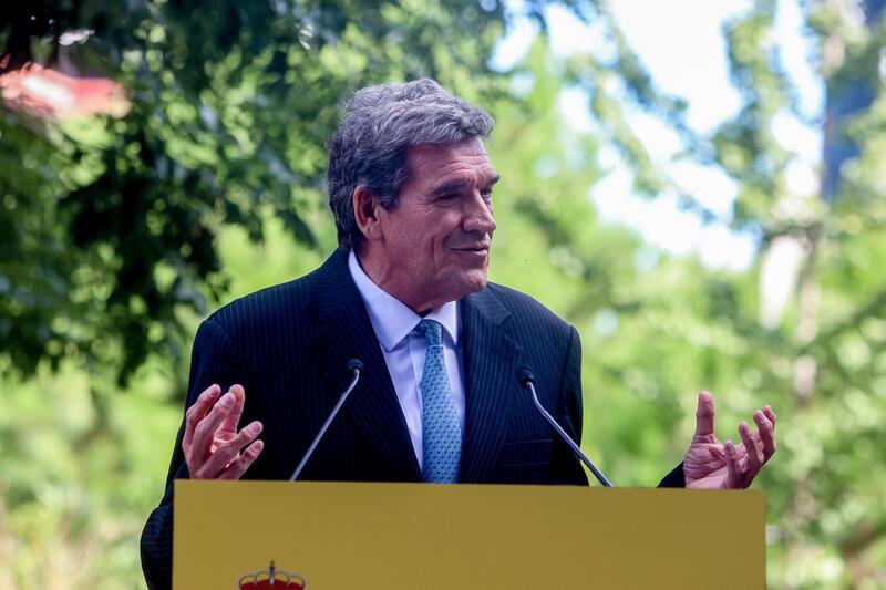 Escrivá esquiva las críticas y plantea modificar la ley de autonomía del Banco de España