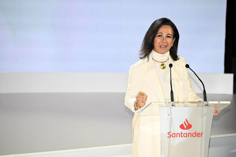Santander anuncia un dividendo de 0,10 euros por cada acción el 1 de noviembre