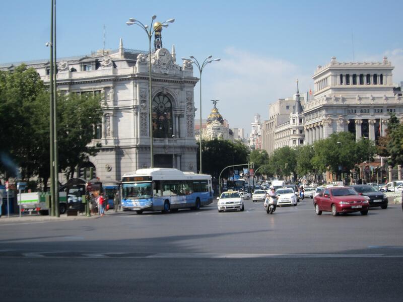 Reunión entre el Banco de España y la banca para revisar la independencia de las tasadoras