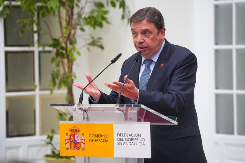 Planas promueve la idea de ser muy exigentes en el control de la lengua azul