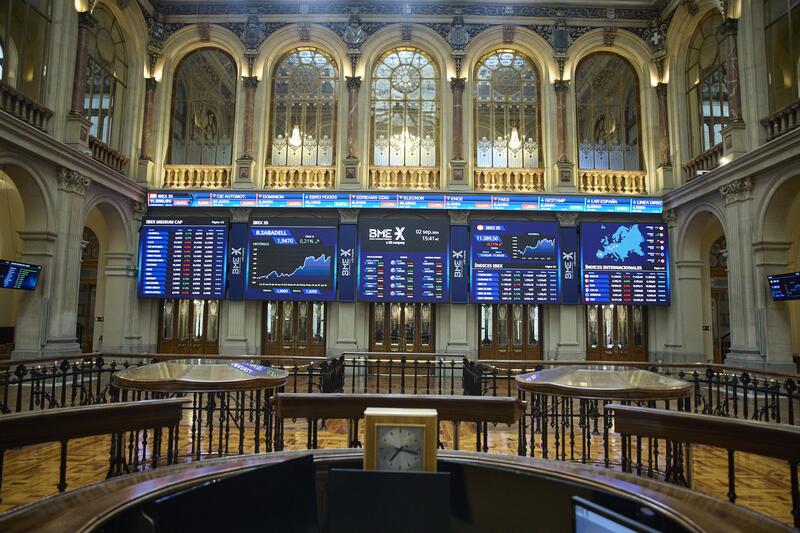 El Ibex marca su mejor cifra desde 2010 en la media sesión, por encima de los 11.900 puntos