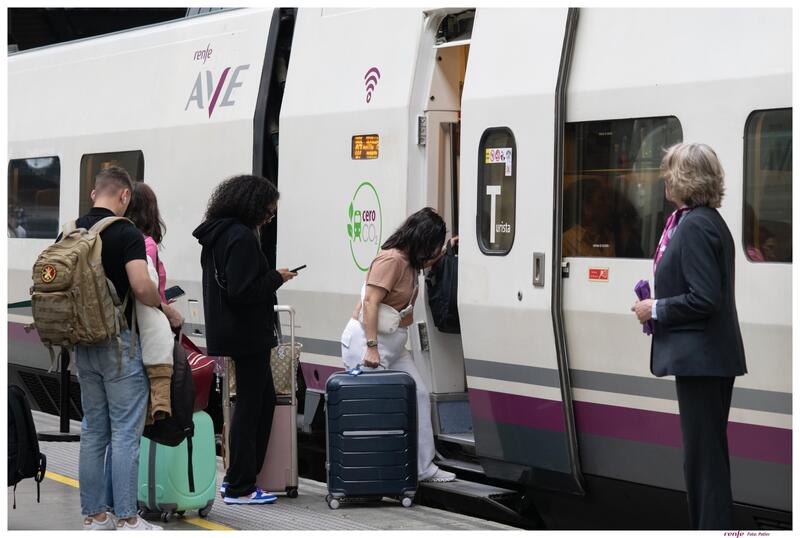Los pasajeros en alta velocidad crecen un 21% hasta julio y superan los 10 millones gracias a la bajada de tarifas