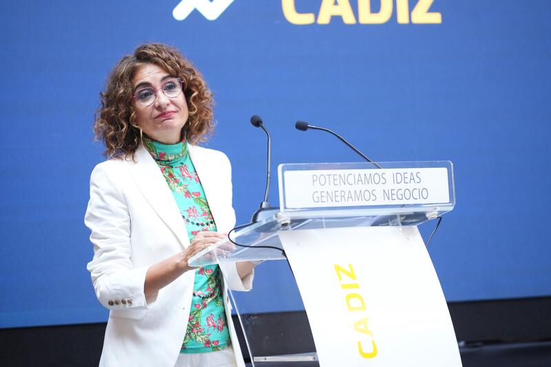 Los impuestos a bancos y firmas energéticas suman 2.859 millones en 2024, cifra que se asemeja a la del 2023