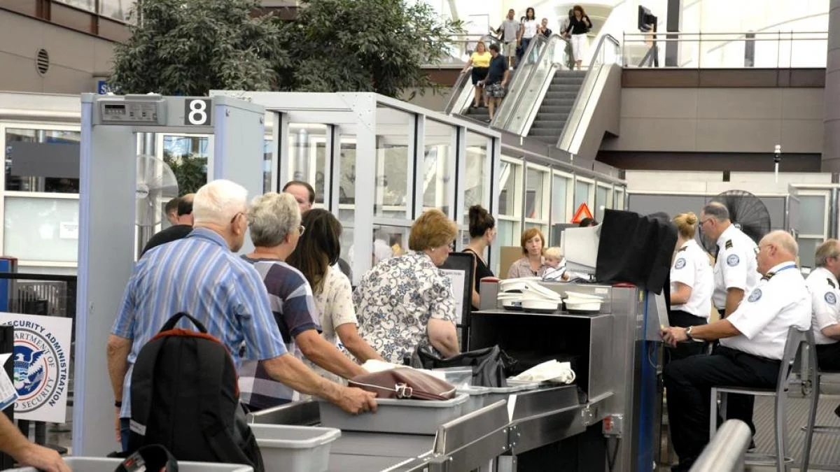 A dónde van los objetos prohibidos que te quitan en el control de los aeropuertos