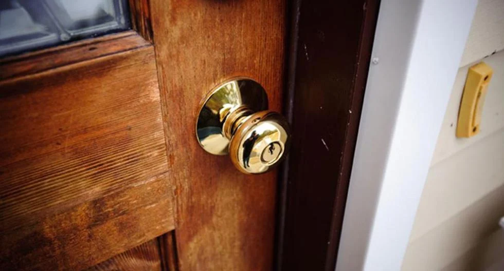 Acaba fácilmente y para siempre con el desesperante chirriar de las puertas de tu casa 