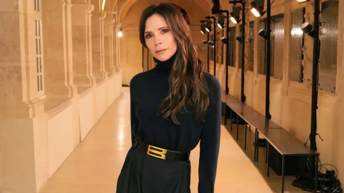 Los vaqueros favoritos de Victoria Beckham que favorecen a mujeres de más de 50 años