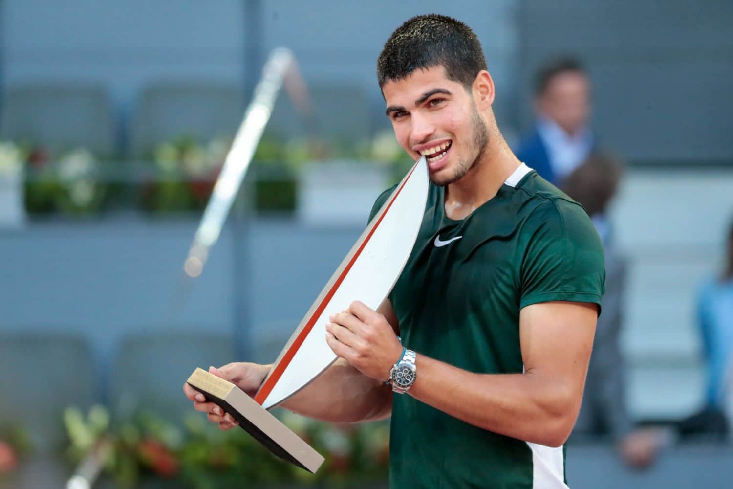 Carlos Alcaraz pillado en Wimbledon con alguien cercano a Cayetano Rivera 3 Merca2.es Carlos Alcaraz gana