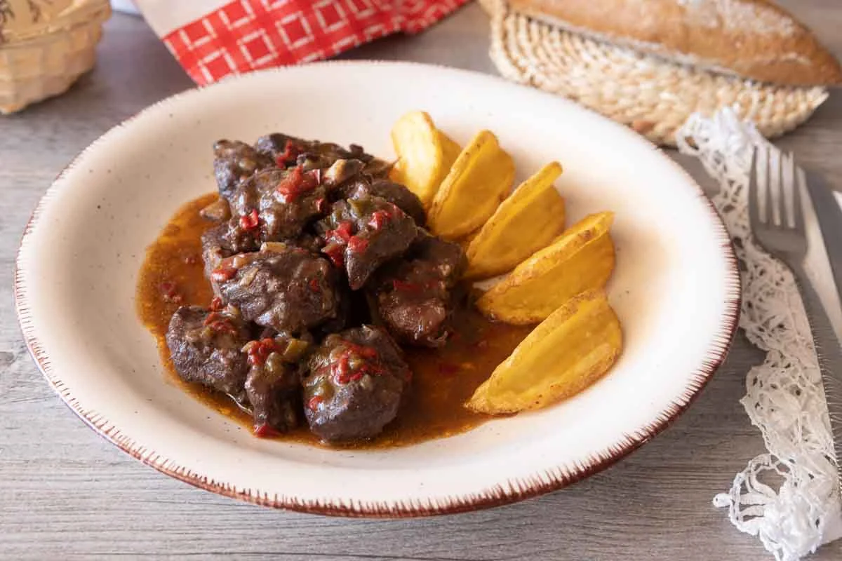 Disfruta con esta típica receta de las Islas Canarias de carne de cabra compuesta