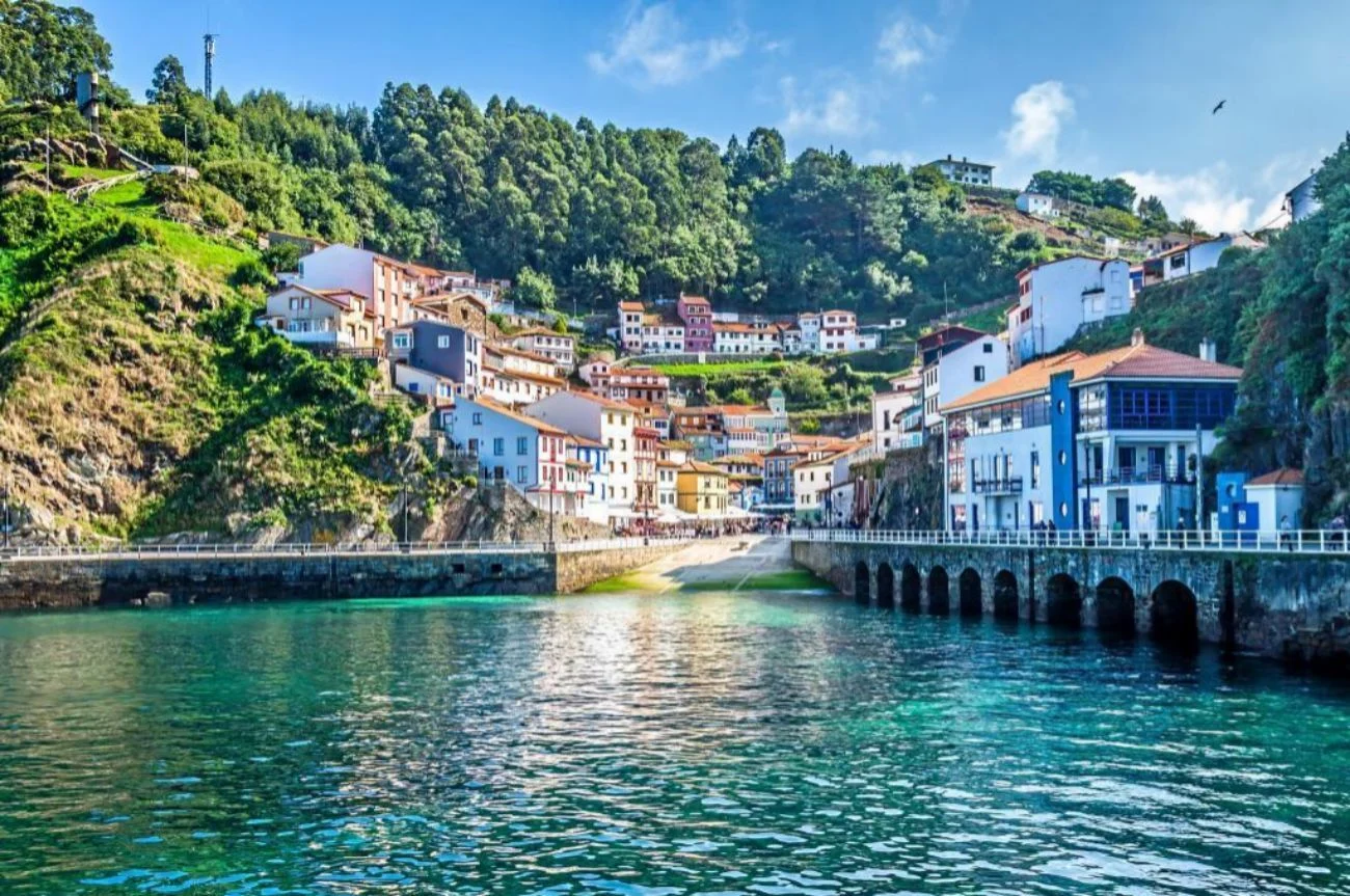 El pueblo más hermoso de Asturias para visitar en septiembre es un paraíso costero