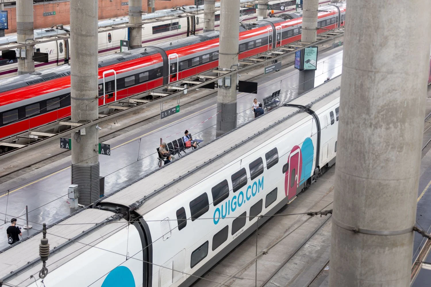 Ouigo e Iryo ‘obligan’ a Puente a que Renfe abarate el AVE a Sevilla