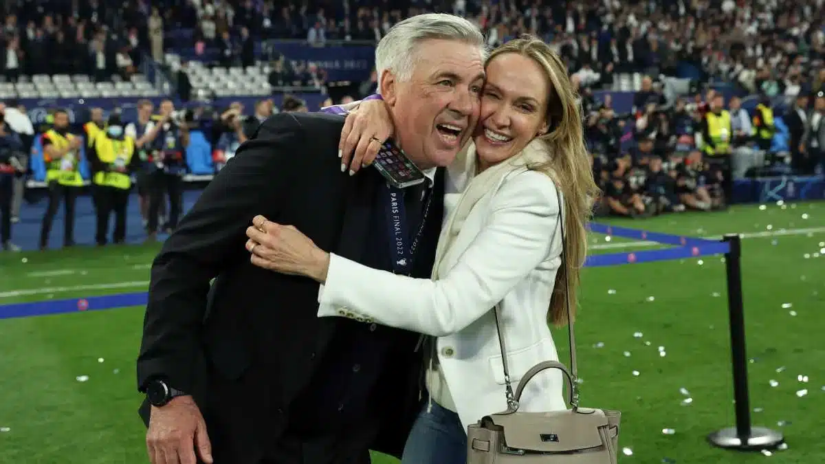 Un cigarro y una mano juguetona: Ancelotti presume de la vida padre en sus vacaciones por USA 3 Merca2.es Mariann Barrena carlo ancelotti