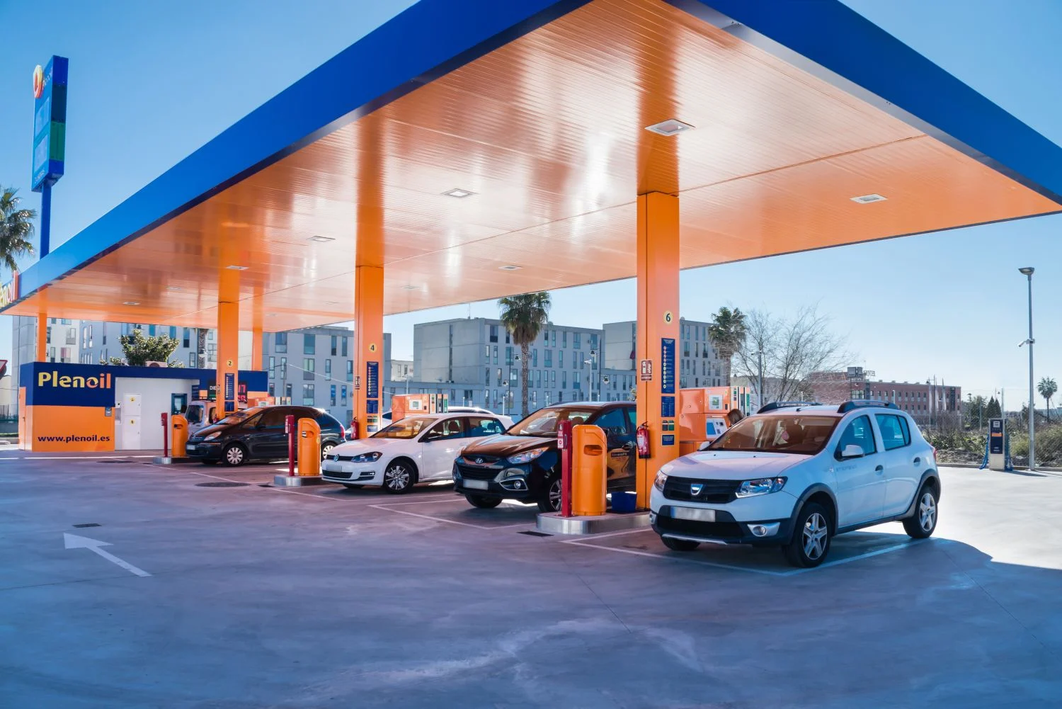 Plenoil: la mayoría de los españoles apuesta por repostar en gasolineras low cost