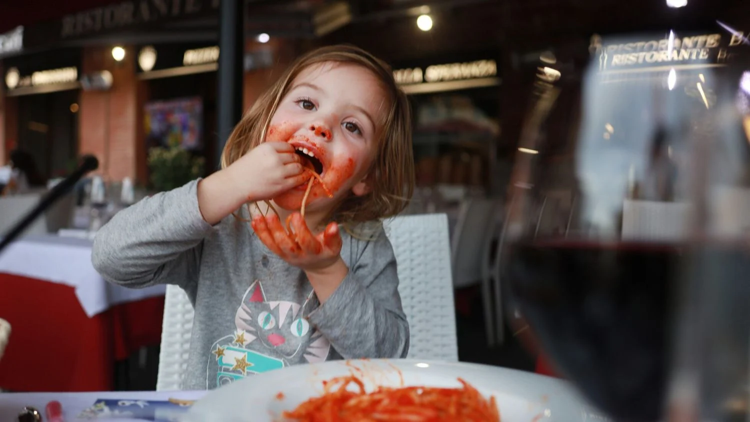 Polémica con los restaurantes ‘Adults only’ y la discriminación hacia las familias con niños