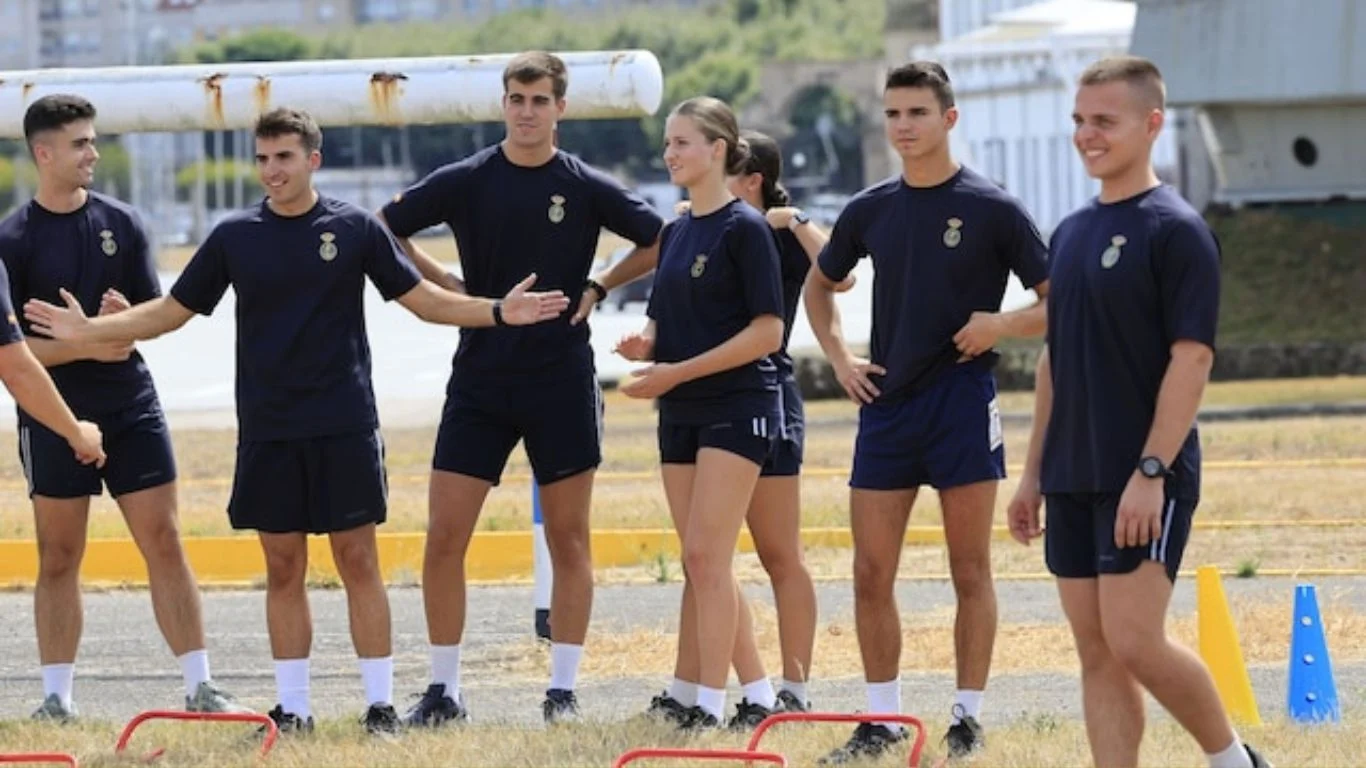 La princesa Leonor enfrenta un inesperado problema físico en Marín