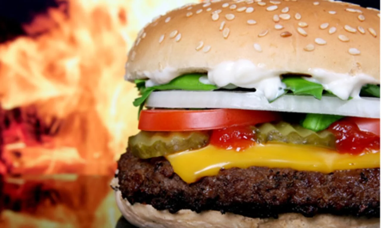 Receta fácil de hamburguesa envuelta en masa de pizza, una cena perfecta en freidora de aire