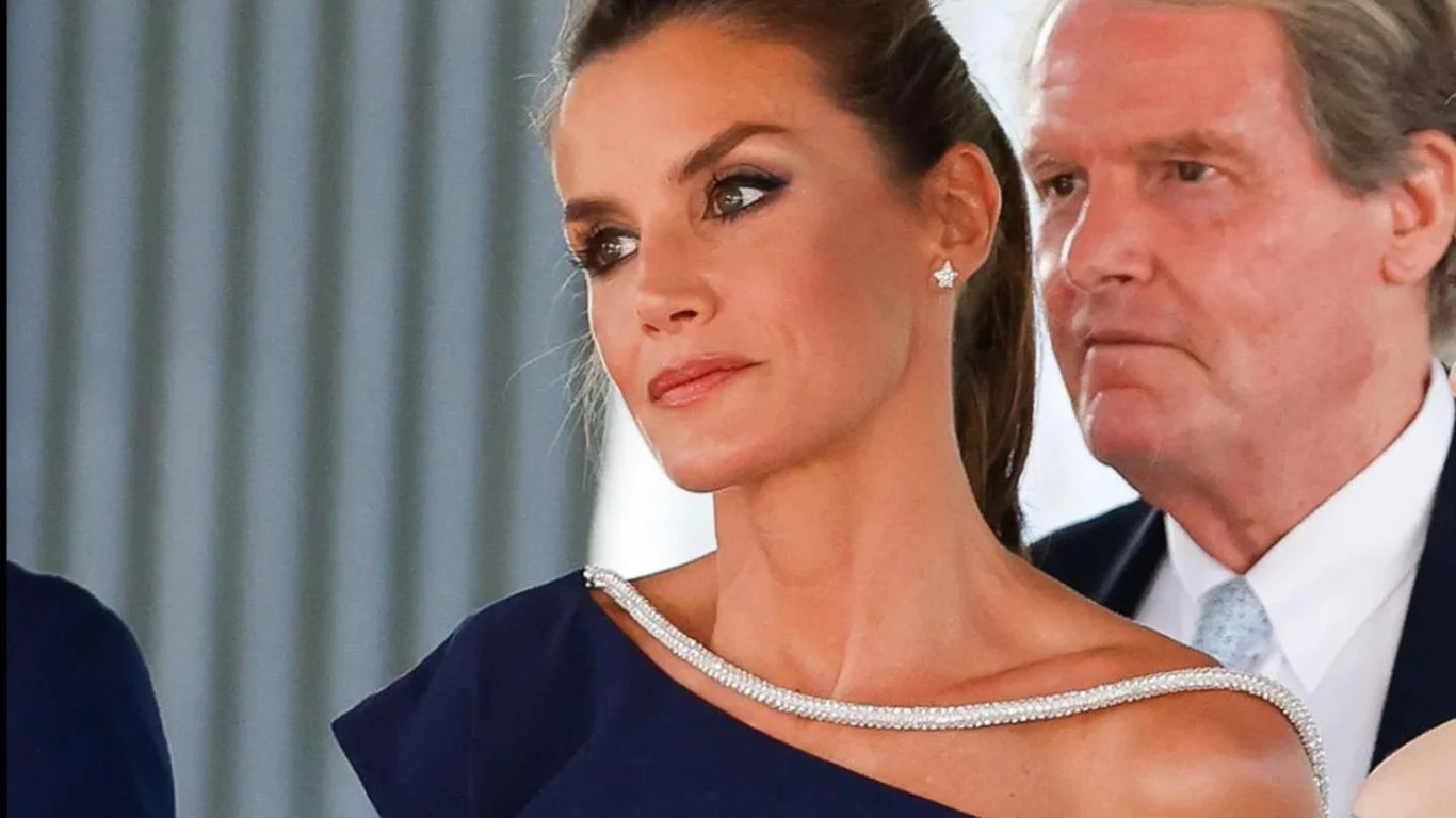Mango tiene en oferta el vestido que la reina Letizia lleva por menos de 60 euros