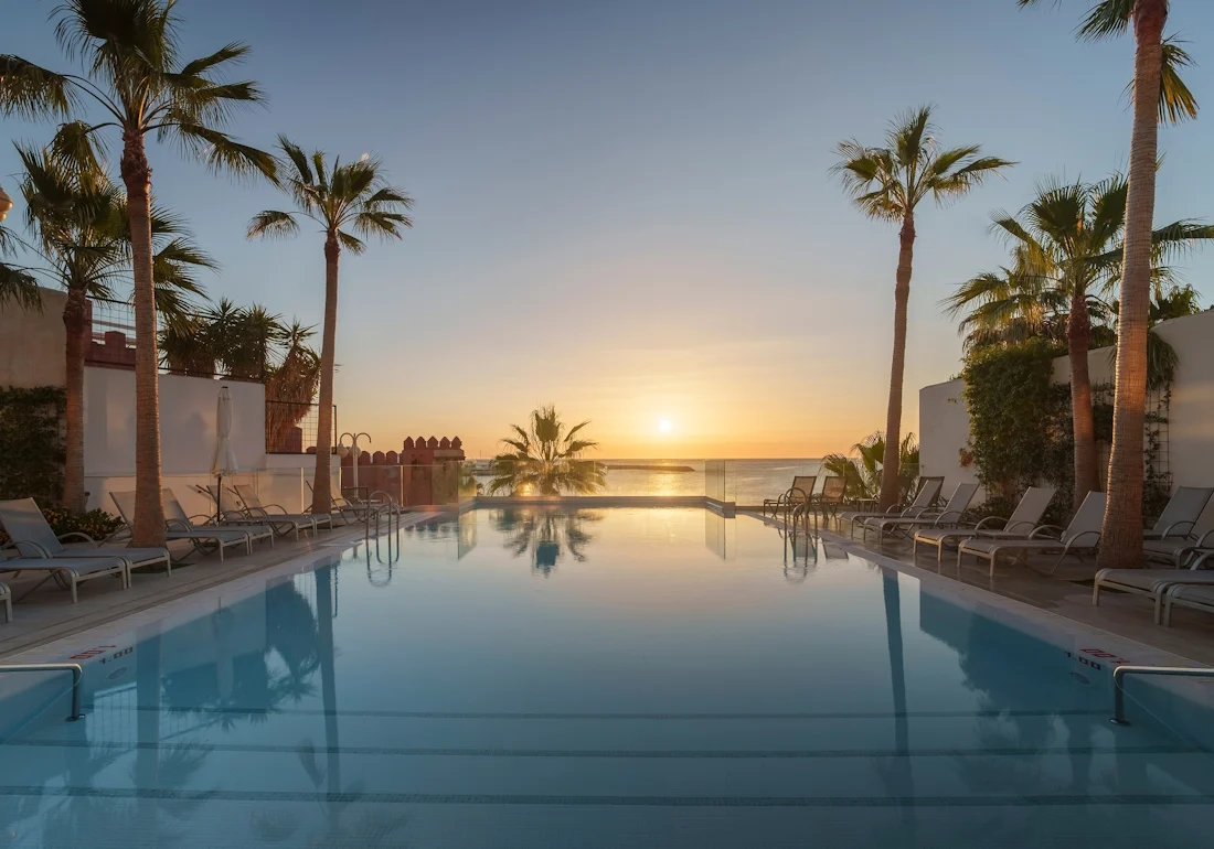 Los buenos datos de turismo en julio dan soporte a IAG, Meliá, Aena y eDreams