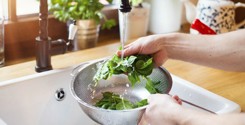 Un joven español revoluciona el ahorro de agua en casa con un invento que reduce el consumo a la mitad