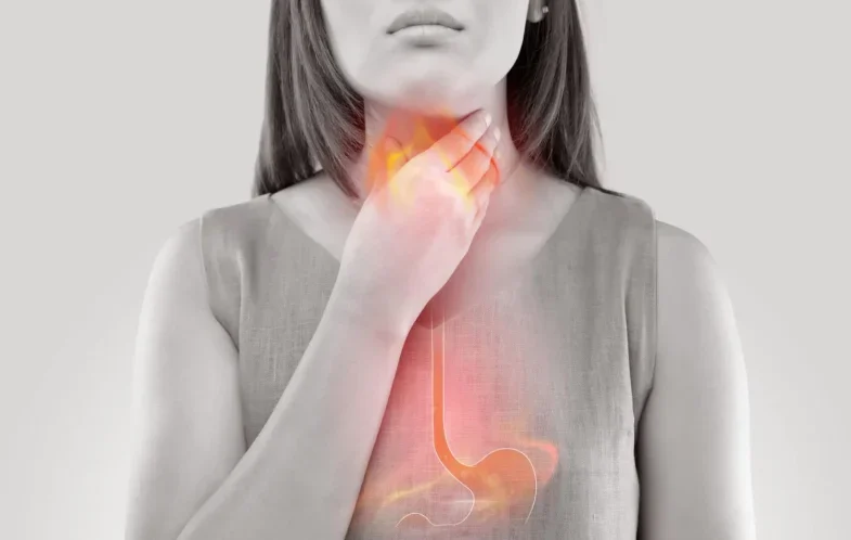 Este es el alimento que dispara el reflujo y te arruina el día, según un experto en nutrición
