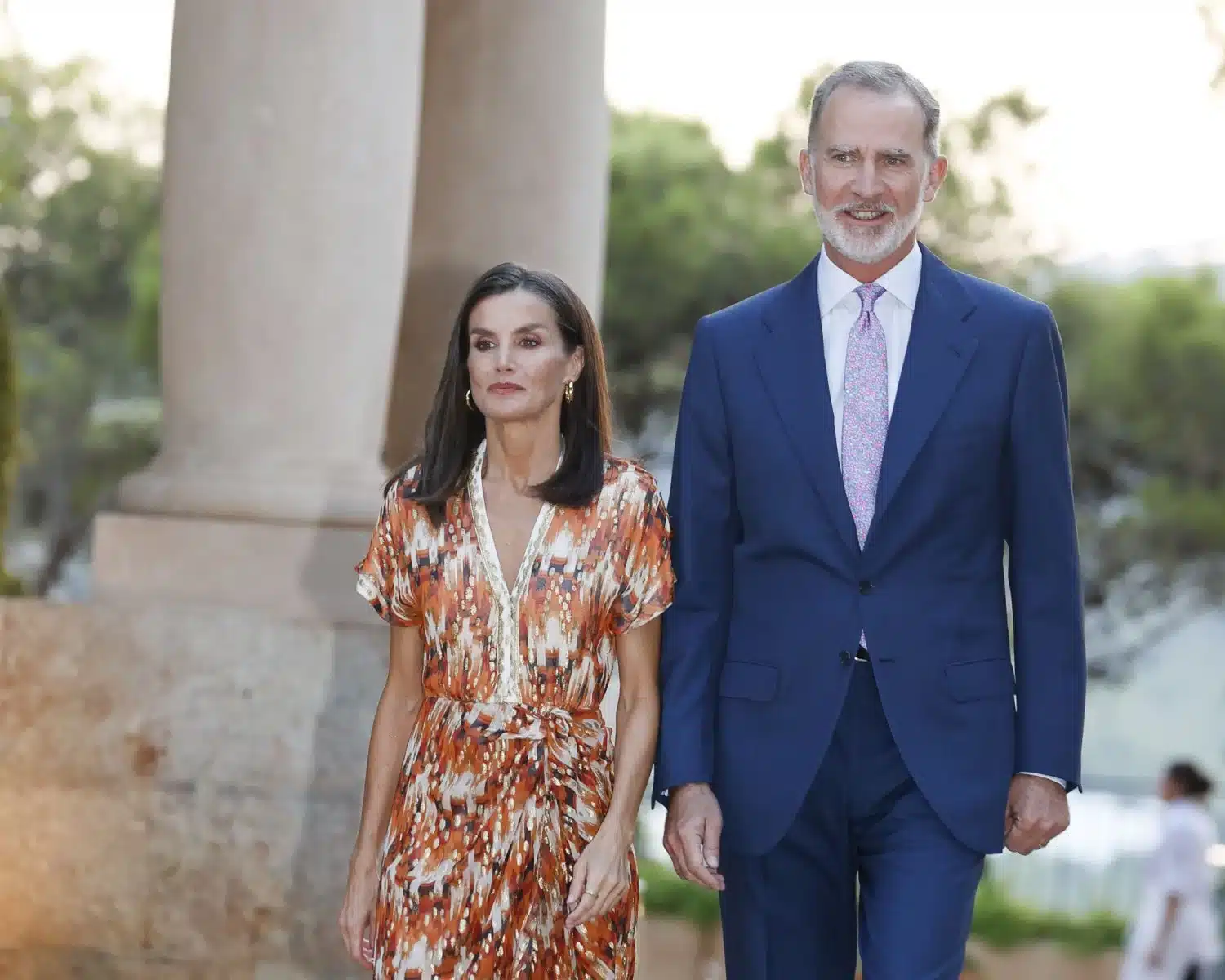 Felipe y Letizia dejan sola a la reina Sofía en el funeral de Gómez-Acebo 1 Merca2.es Felipe y Letizia