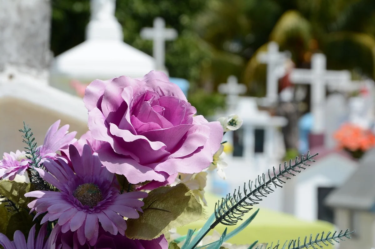 Elegir las flores adecuadas para honrar la memoria de un ser querido