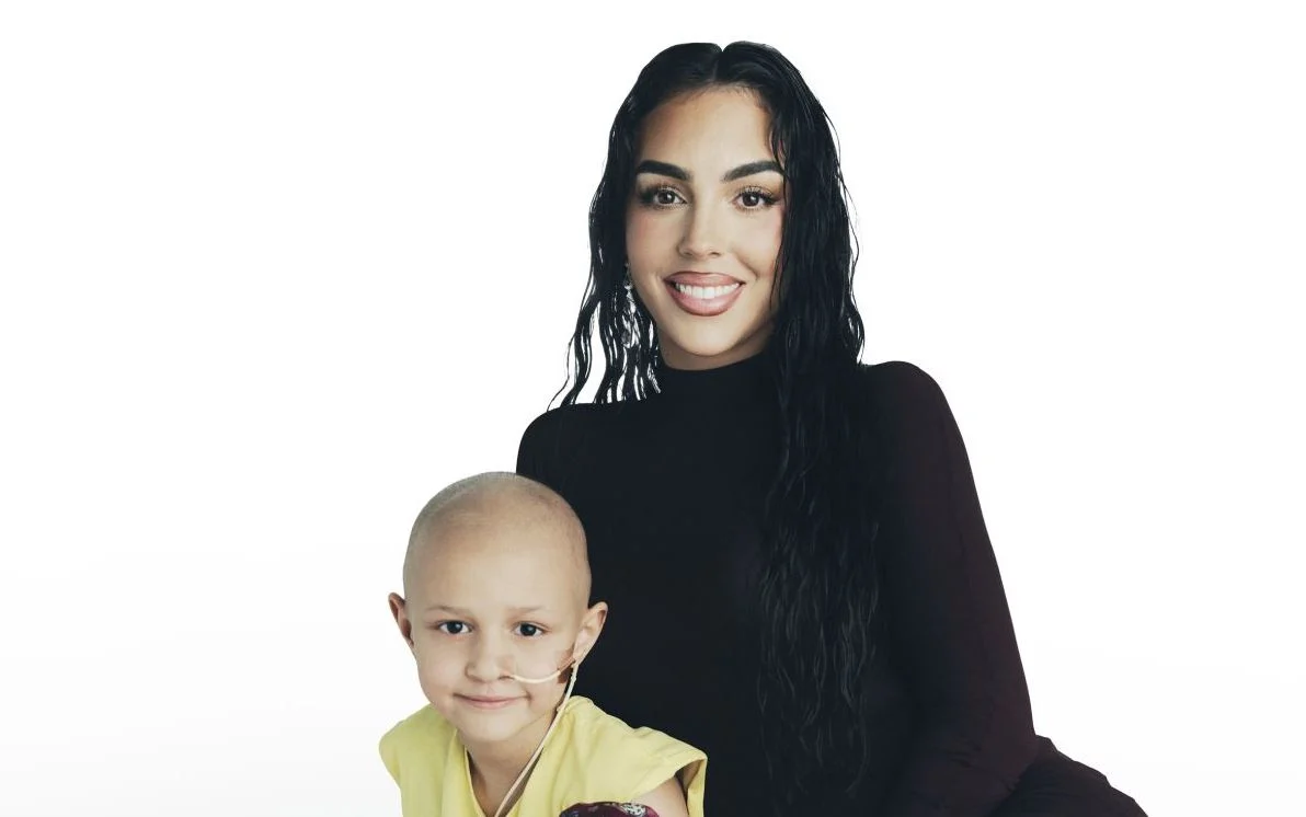 Georgina Rodríguez diseña junto a sus hijos el nuevo Baby Pelón de la Fundación Juegaterapia