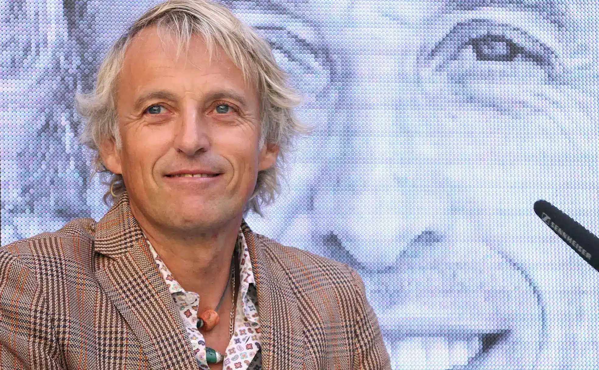 Jesús Calleja vuelve a Mediaset: su carisma lo hace irresistible 1 Merca2.es Jesús Calleja