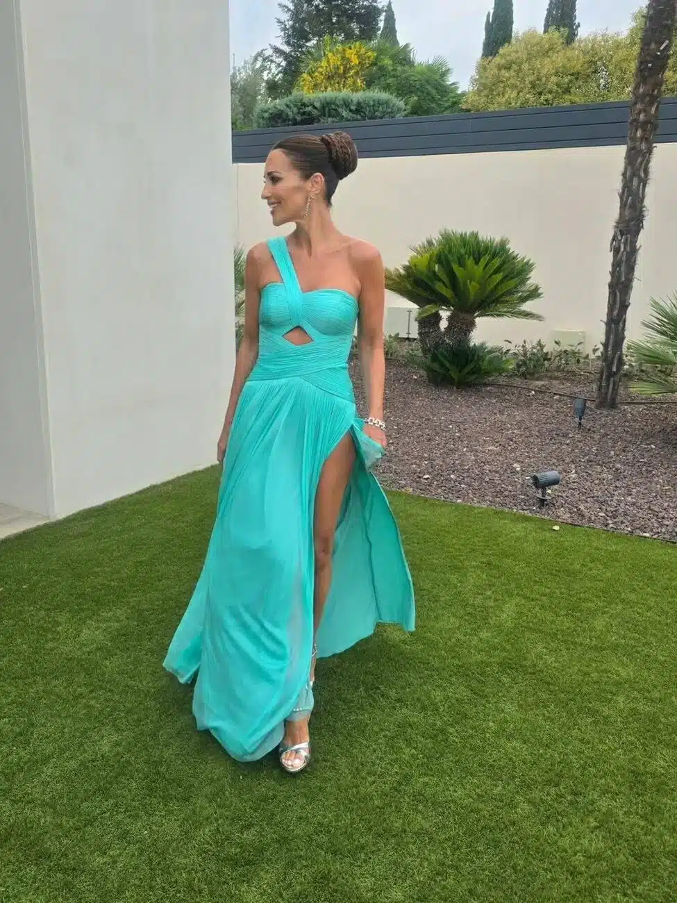 La raja de la falda de Paula Echevarría deja atónitos a los invitados a la boda de David Summers 1 Merca2.es Paula Echevarría