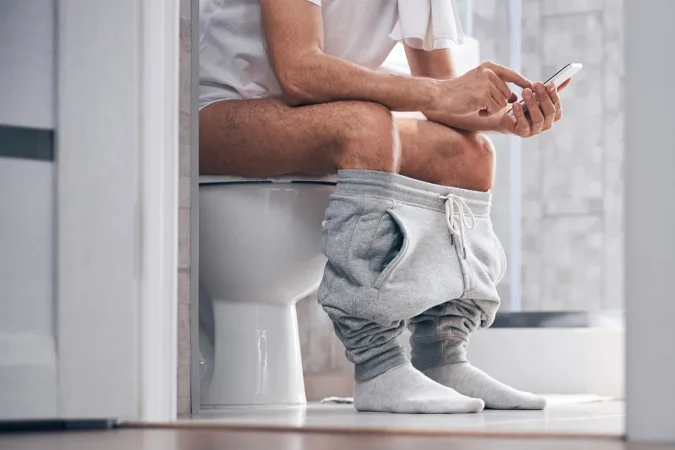 Consecuencias de estar demasiado tiempo en el baño 