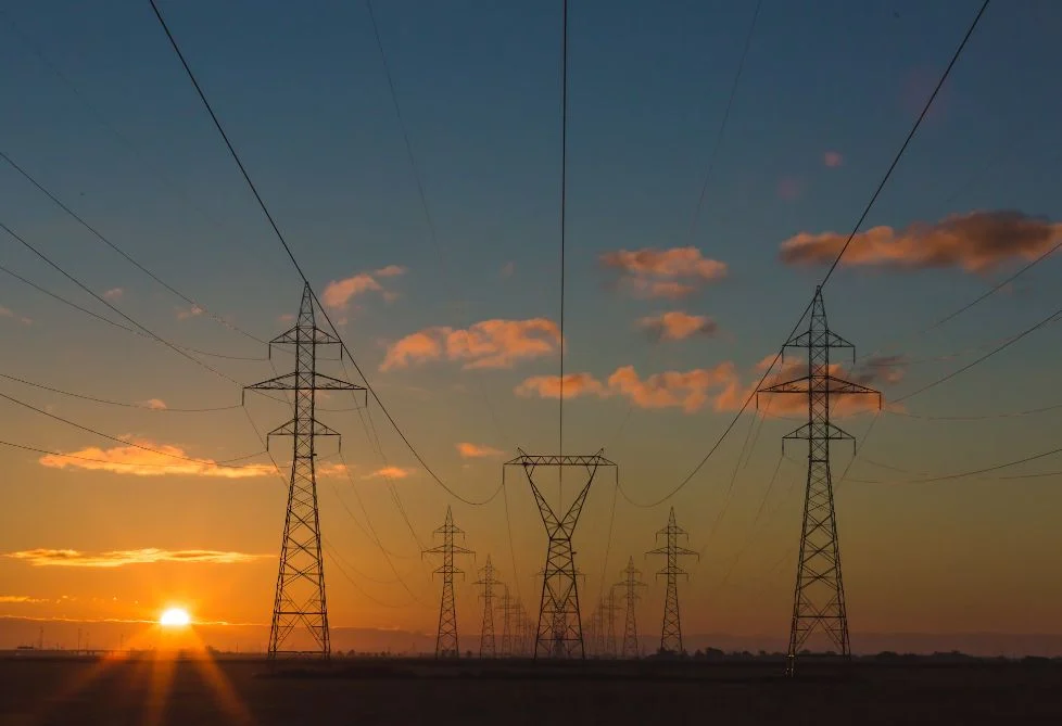 Pimec cree que prohibir llamadas a los clientes de luz acabará perjudicando a los consumidores y pagarán más