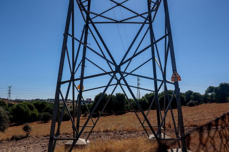 El precio de la luz cae este domingo al nivel más bajo desde junio y costará 0 euros durante siete horas