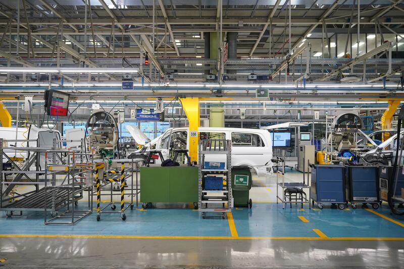 La planta Mercedes Vitoria reducirá el turno de noche en los sectores de montaje bruto y final