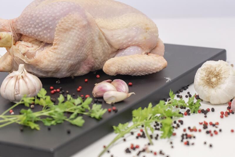 Gobierno y Avianza renuevan el convenio para la promoción de la carne avícola por 127.500 euros