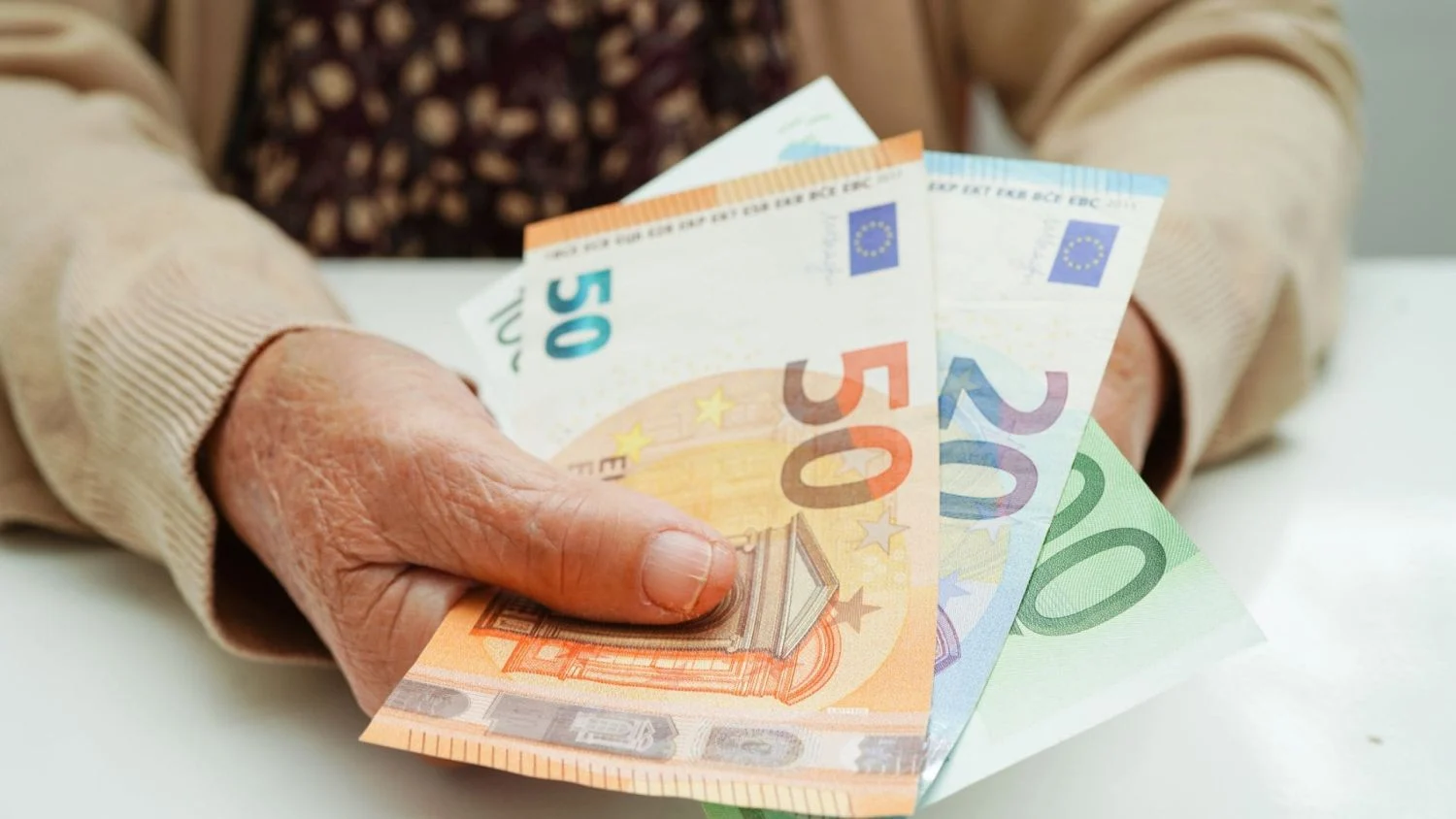 Aumento de pensiones en 2025: fechas clave y detalles del incremento