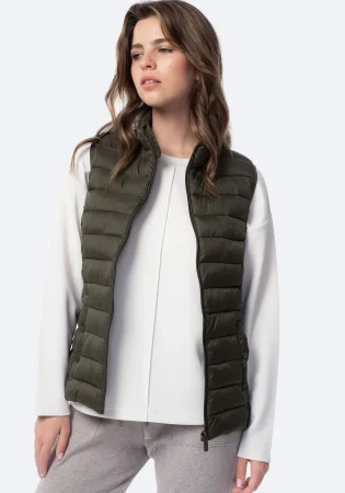 Este otoño no te quedes sin ellas, las 5 prendas claves para afrontar el frío con estilo de Carrefour 43 Merca2.es Chaleco guateado ligero de Mujer TEX