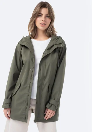 Este otoño no te quedes sin ellas, las 5 prendas claves para afrontar el frío con estilo de Carrefour 39 Merca2.es Chubasquero liso con capucha de Mujer TEX