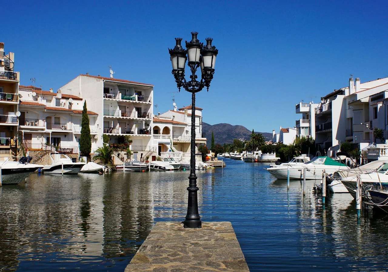 Descubre el pueblo español que es como Venecia por sus canales y sus puentes