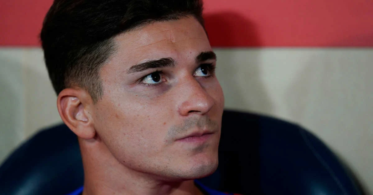El futbolista del Atlético de Madrid, Julián Álvarez, obligado a abandonar su casa por culpa del Rey Juan Carlos I