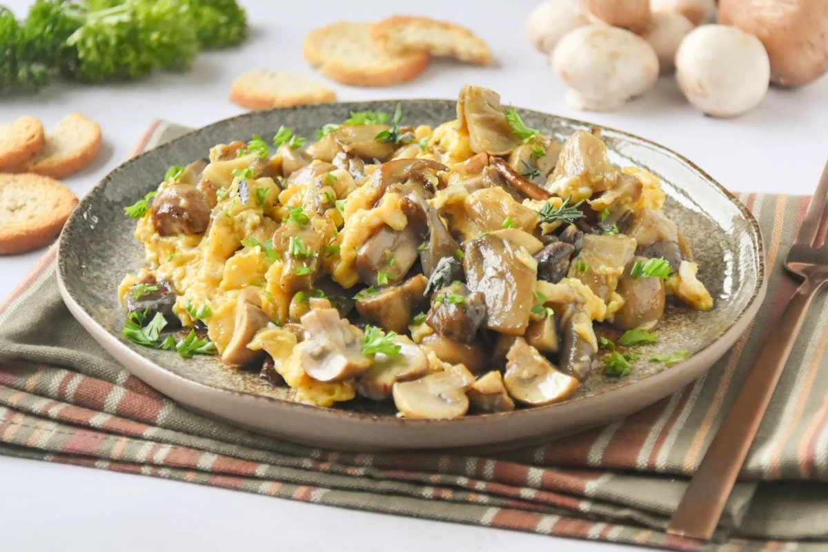 Espectacular revuelto de boletus, la seta de temporada, perfecto para una cena fácil y rápida