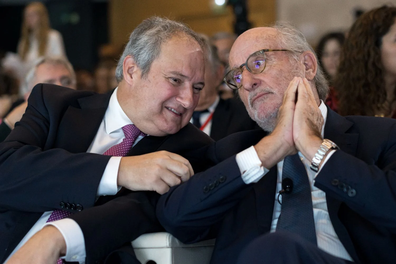 Repsol advierte que sigue siendo una petrolera y el Gobierno le pide que no se baje del barco inversor