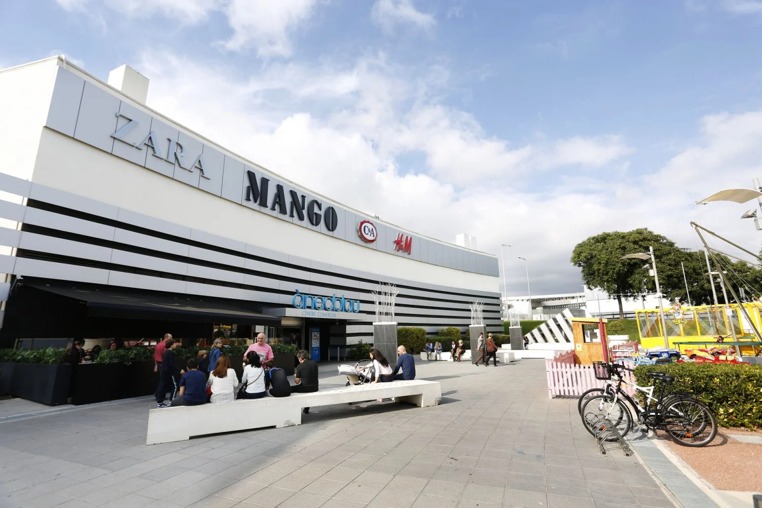Lar España sube tras mejorar Helios Real Estate el precio de la Oferta