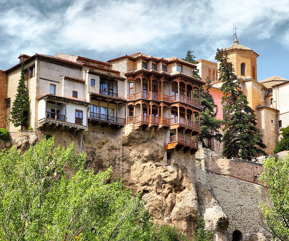 Las Casas Colgadas de Cuenca y su magia por la festividad de Todos los Santos