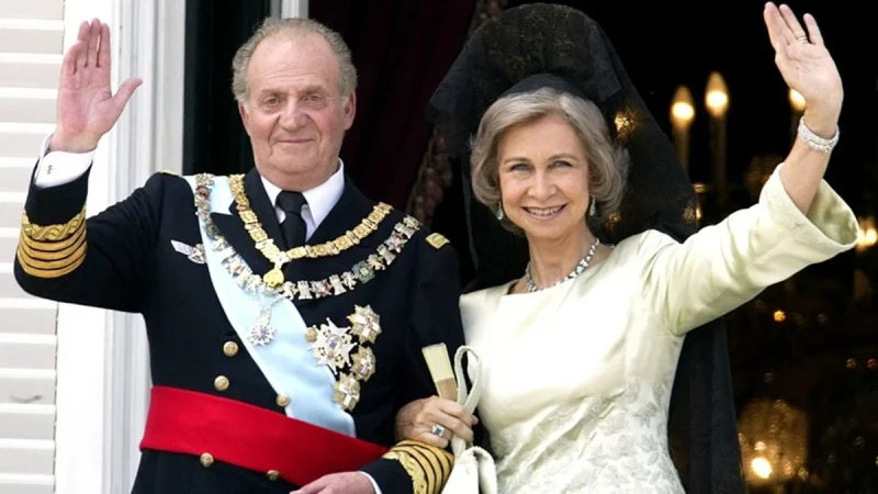 Una biografía desvela los graves problemas del rey Juan Carlos con sus hijas y nietos 7 Merca2.es Una nueva biografía que amenaza con causar más daño a la familia